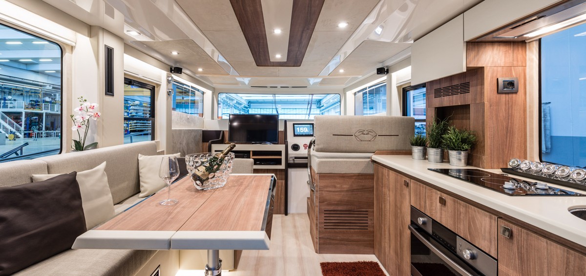 Trawler_43-INT_18